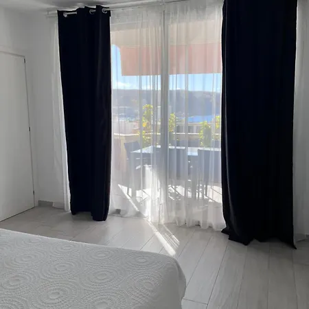 아파트 The White Heart House - Attic Sea View *
