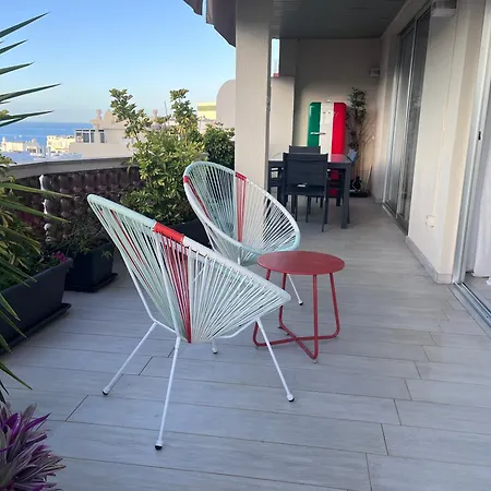 The White Heart House - Attic Sea View 아파트