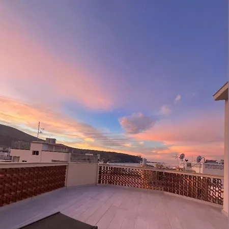 The White Heart House - Attic Sea View 아파트