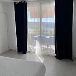 شقة The White Heart House - Attic Sea View *