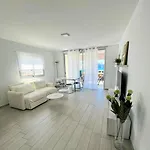 The White Heart House - Attic Sea View * لوس كريستيانوس