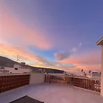 The White Heart House - Attic Sea View شقة