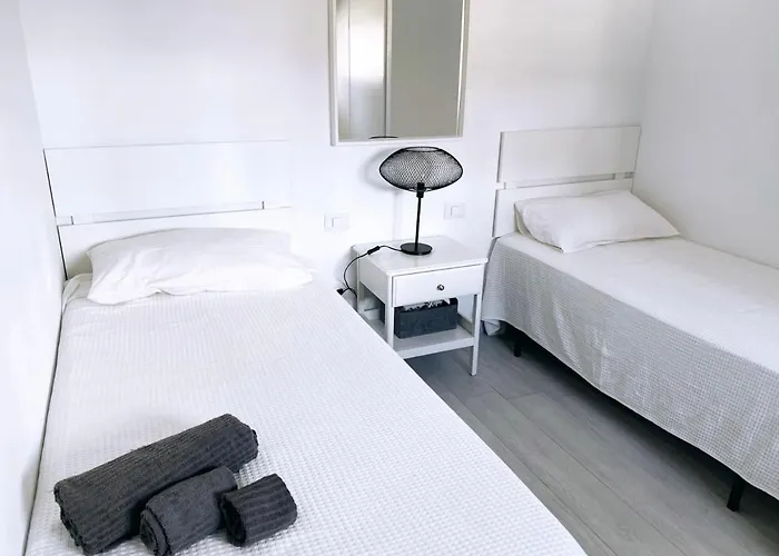 The White Heart House - Attic Sea View דירה *