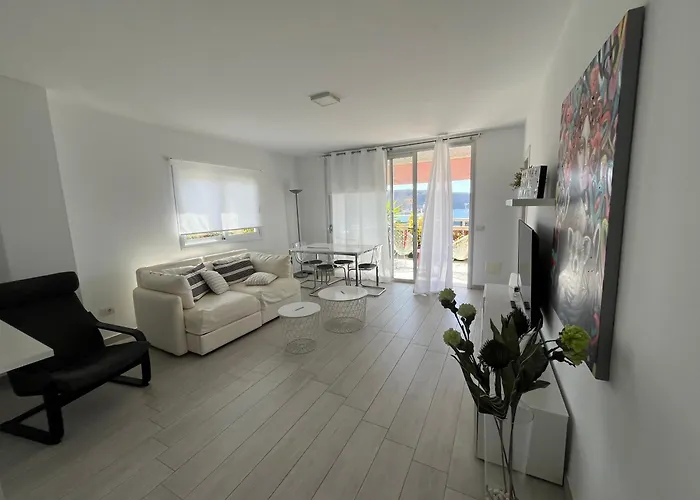 The White Heart House - Attic Sea View *