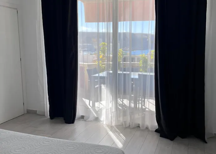 דירה The White Heart House - Attic Sea View *