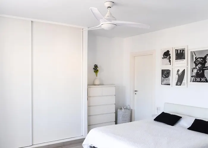 The White Heart House - Attic Sea View Apartman *