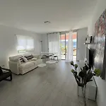 The White Heart House - Attic Sea View *