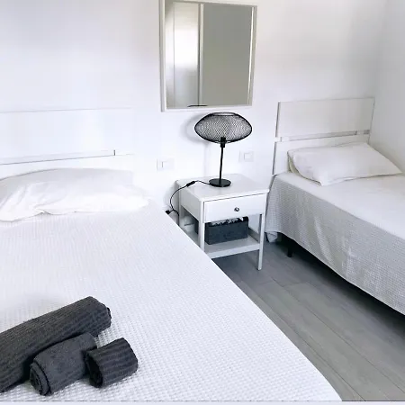 The White Heart House - Attic Sea View Апартаменты *