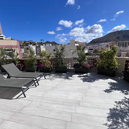 Апартаменты The White Heart House - Attic Sea View *
