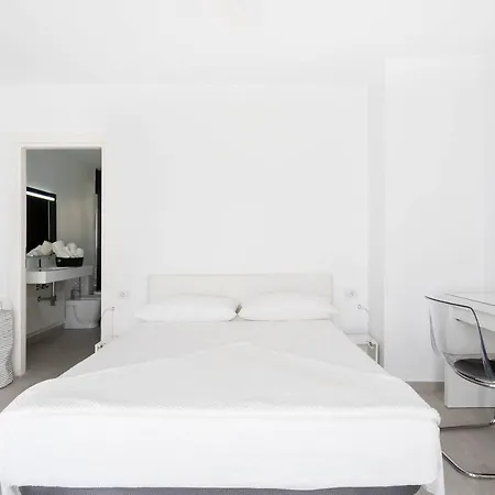 Апартаменты The White Heart House - Attic Sea View *
